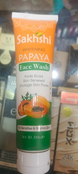 Sakhshi Papaya Face Wash