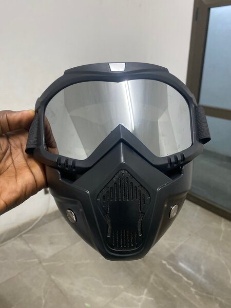Masque moto avec visière