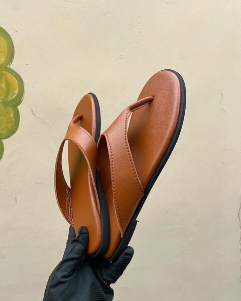 Sandales en cuir marron élégantes