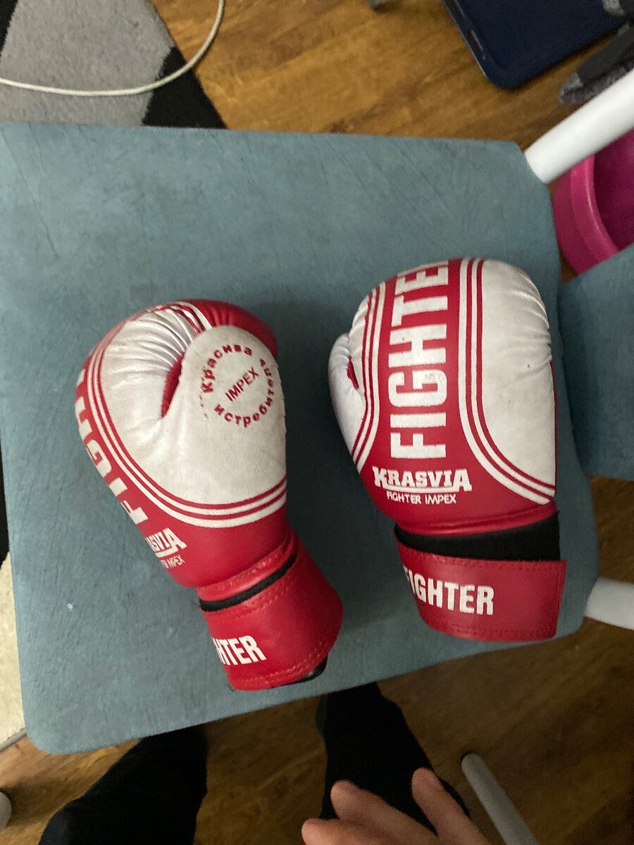 Боксерские перчатки б/у