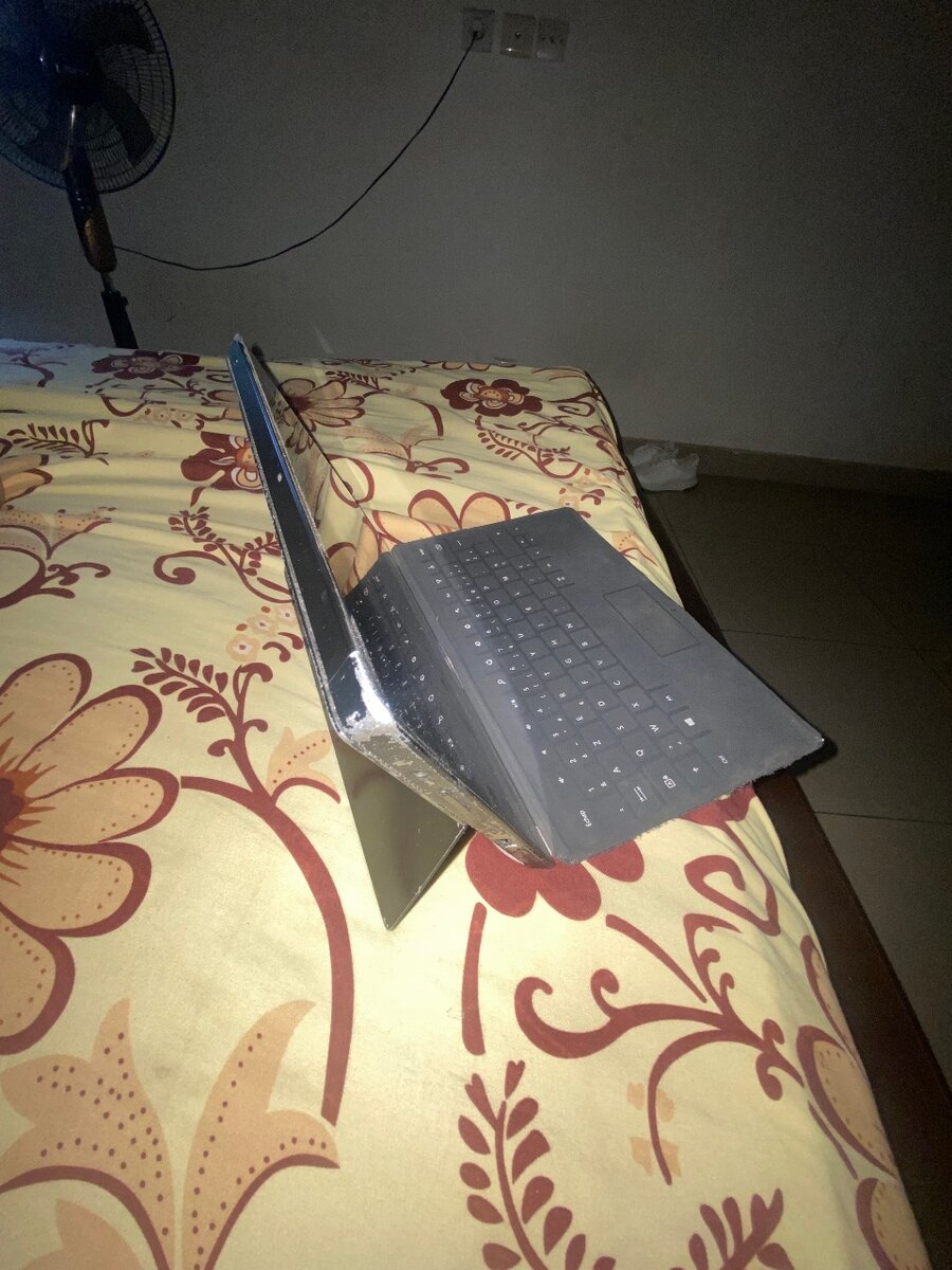 Tablette portable écran fissuré