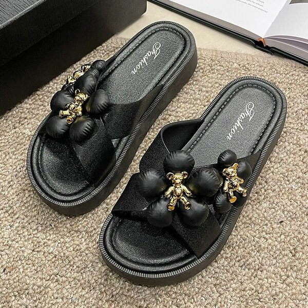 Comfortable ladies slipper