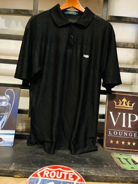 Polo élégant noir uni