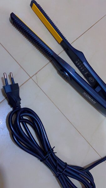 Pixie hair straightener