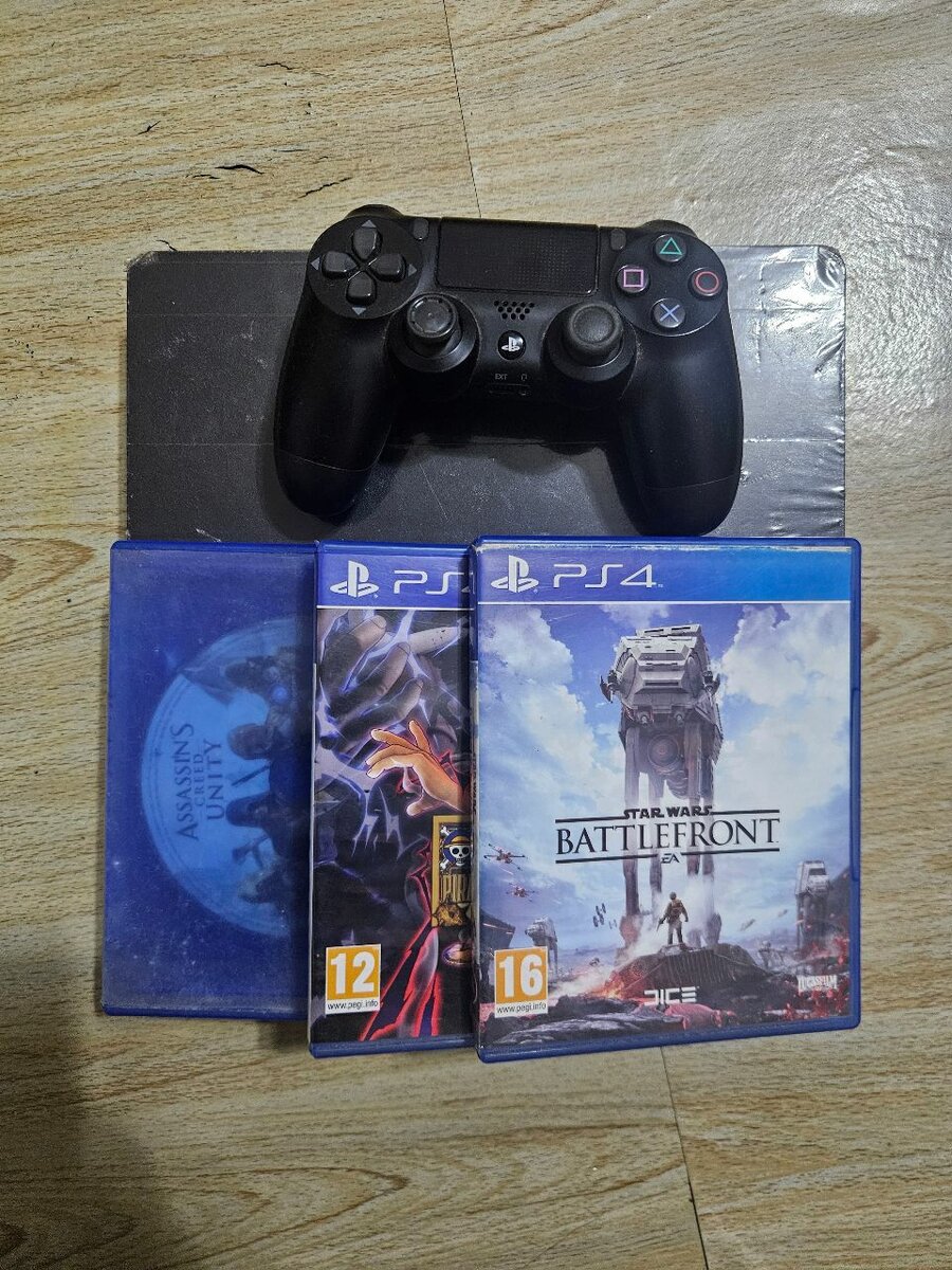 Console de Jeu PS4 avec 3 cd