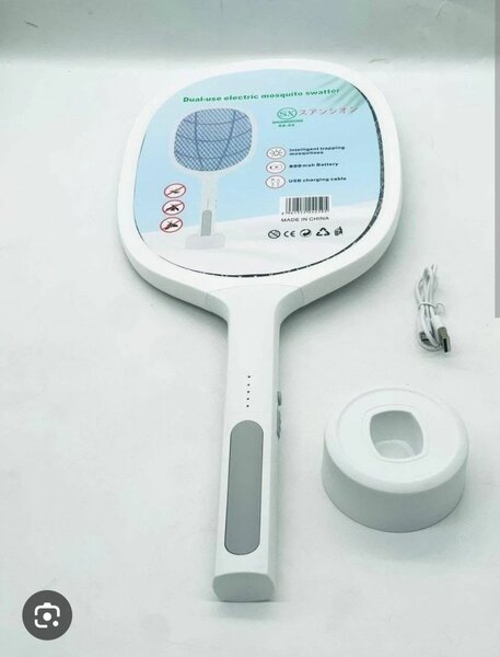 Raquette anti-moustique électrique