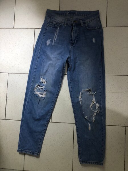 Jeans déchirés tendance unisexe