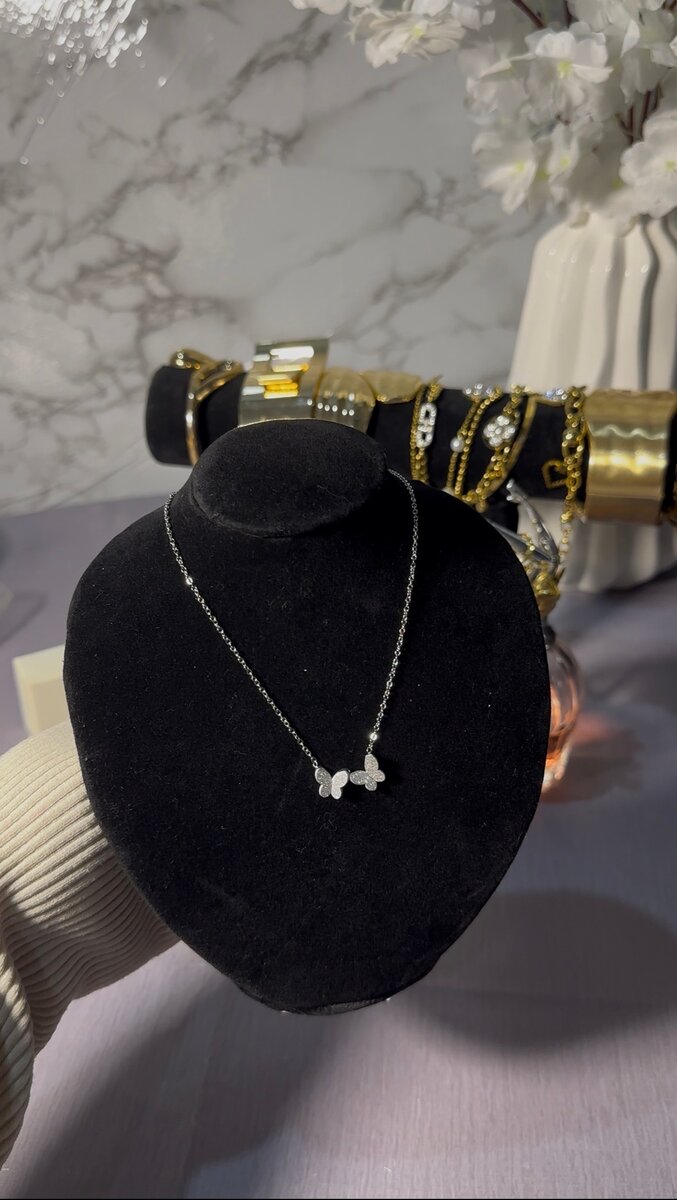 Collier papillon élégant