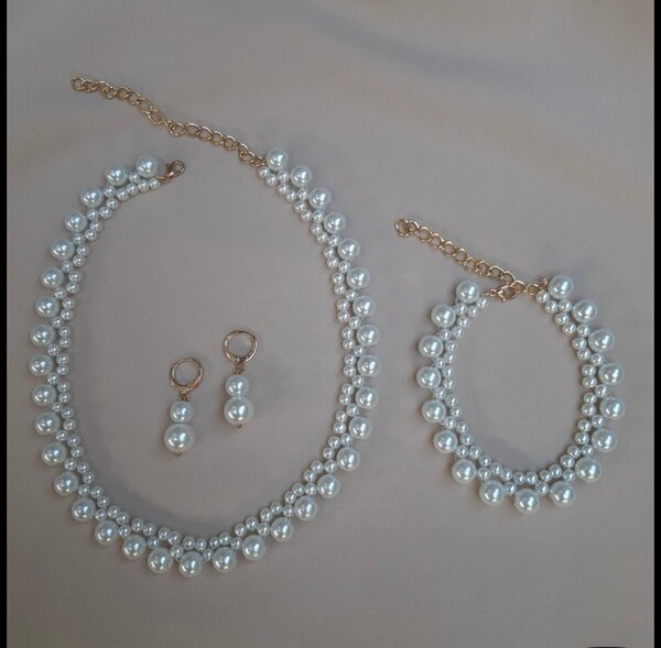 Parure perles élégante