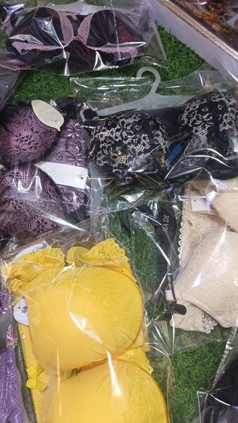 Soutien-gorge en dentelle colorée