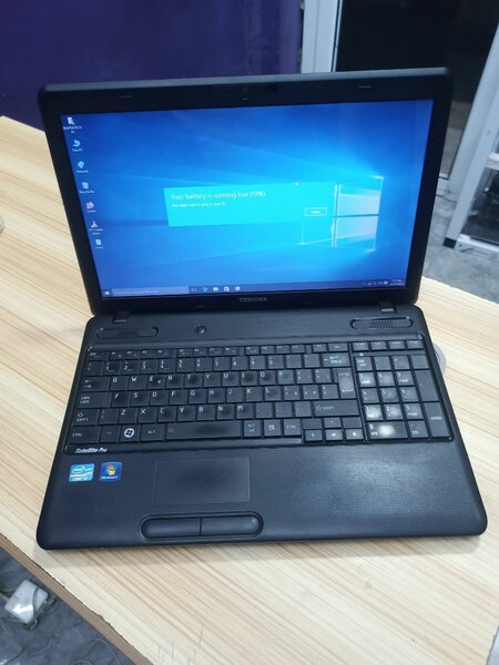 Toshiba satellite c556 i3 4th Gen