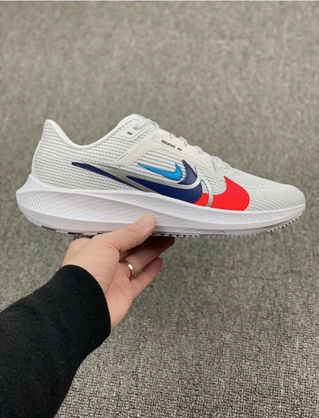 Chaussures de course Nike blanches