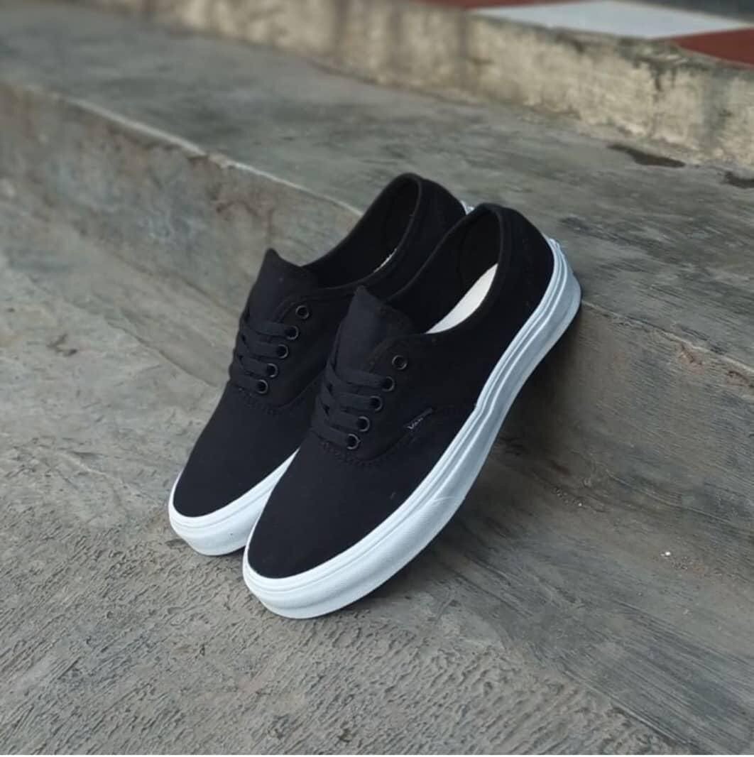 Vans Noires Unisex avec carton