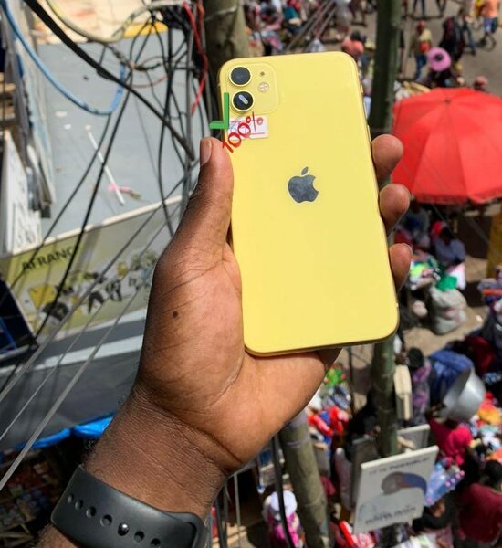 iPhone 11  128 gig True Tone  Face ID  BH 84 ,