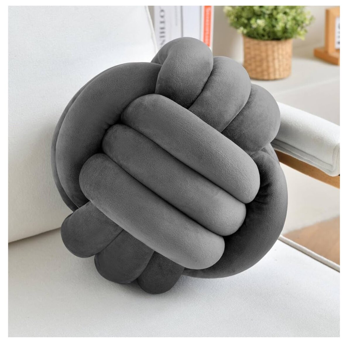 Knotted Throw pillow