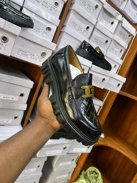 Mocassins en cuir noir élégants