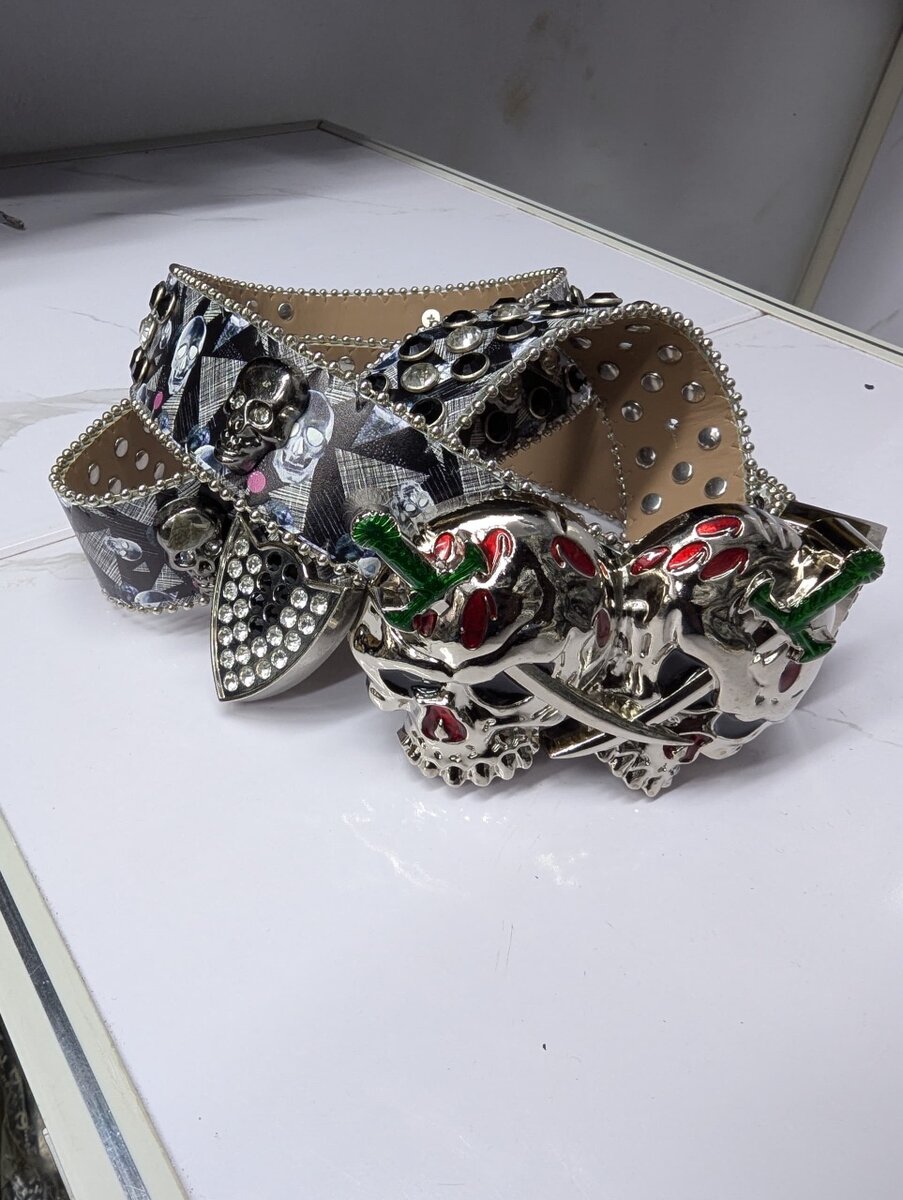 Ceinture Rock avec Crânes et Cristaux