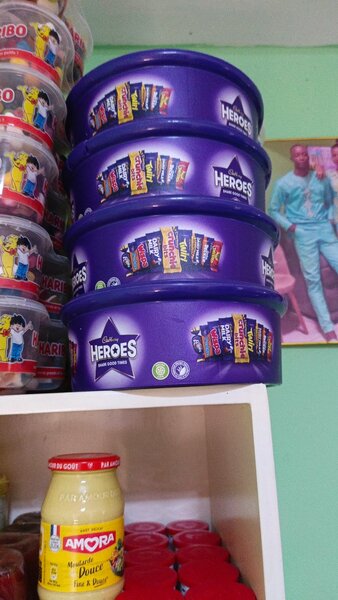 Baril de bonbons Cadbury Heroes