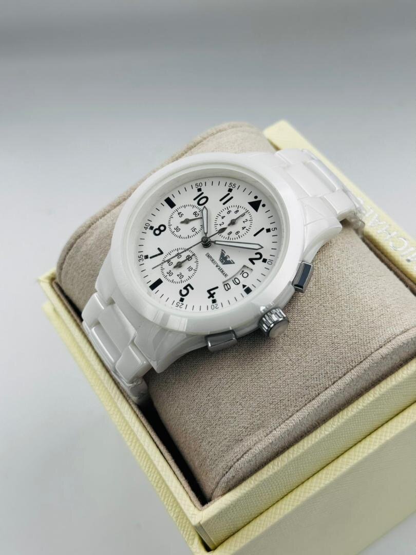 Montre en céramique blanche