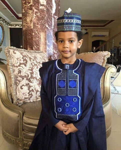 Tenue enfant traditionnelle élégante