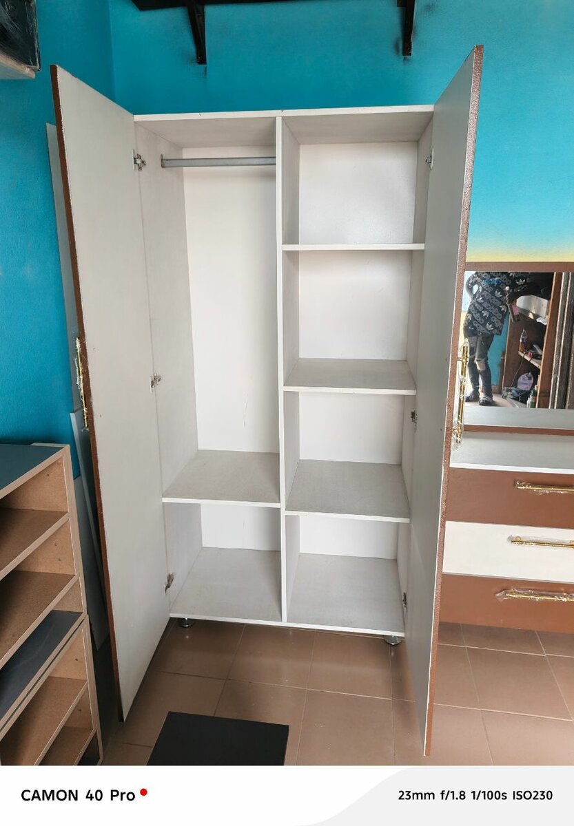 Armoire moderne à deux portes