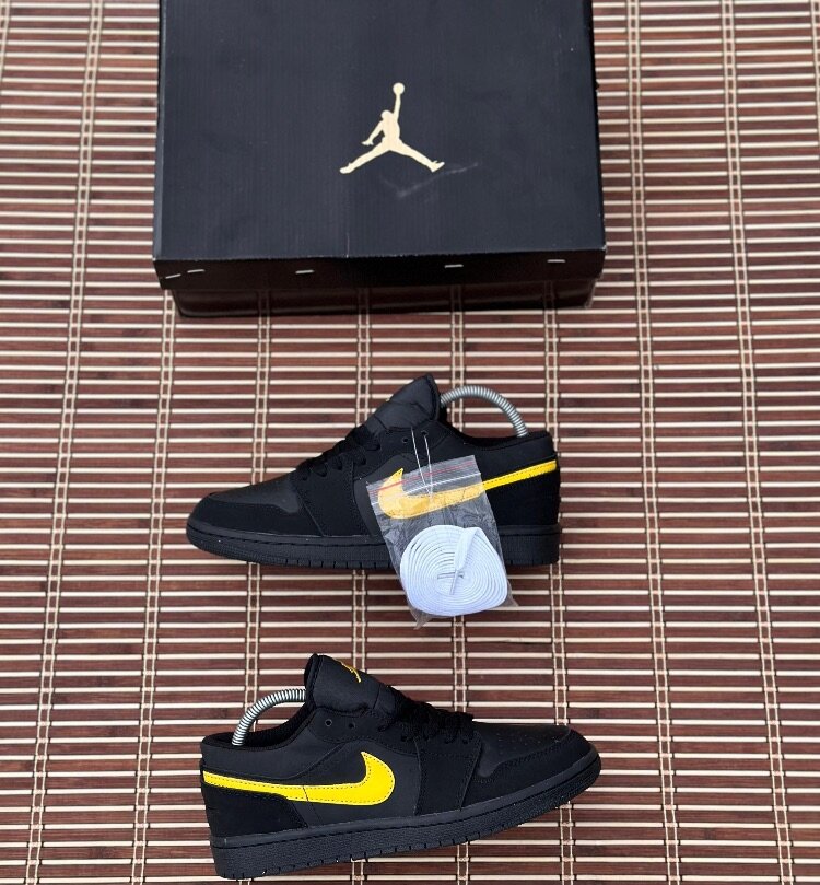 Chaussures sneakers noires jaunes