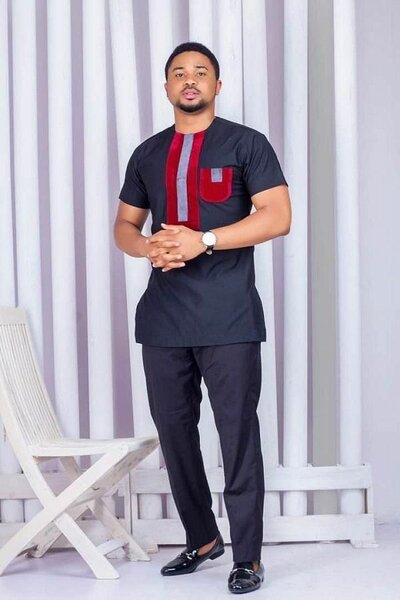 Tuniquafricaine homme élégante