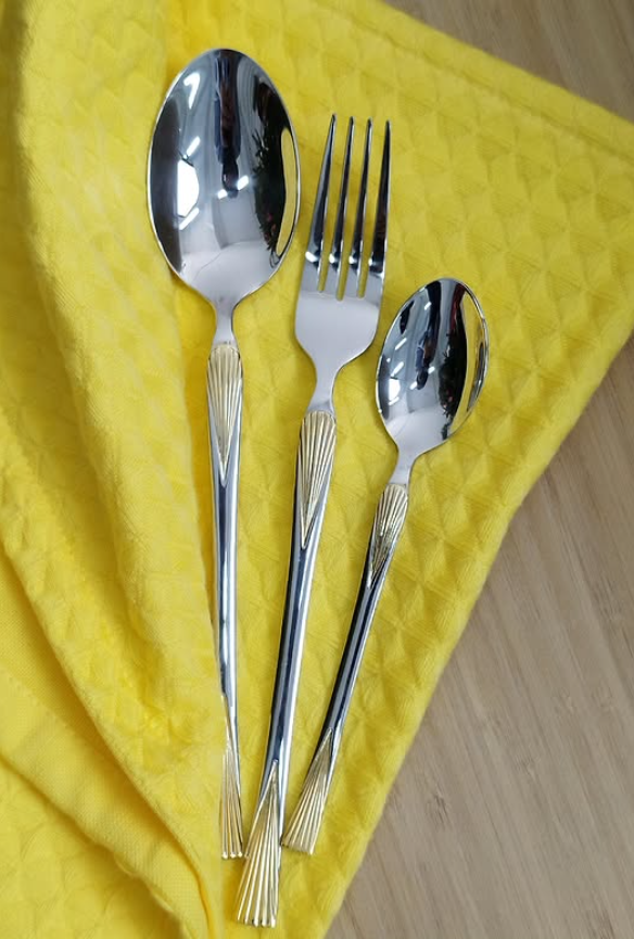 Столовые приборы в разных исполнениях