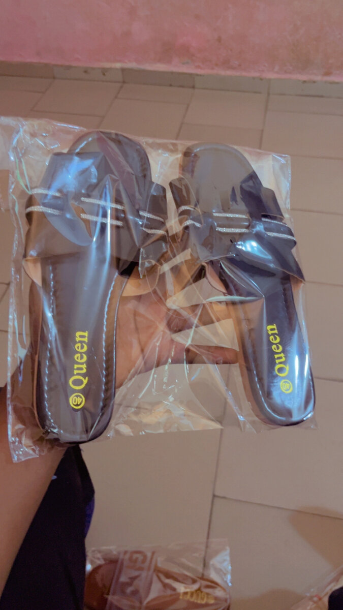 Sandales plates en cuir pour femmes