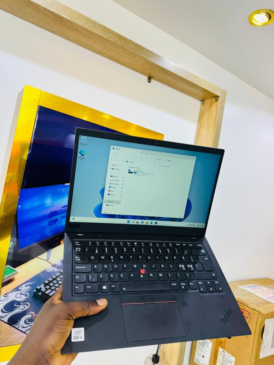 LENOVO X1 CARBON GEN 8