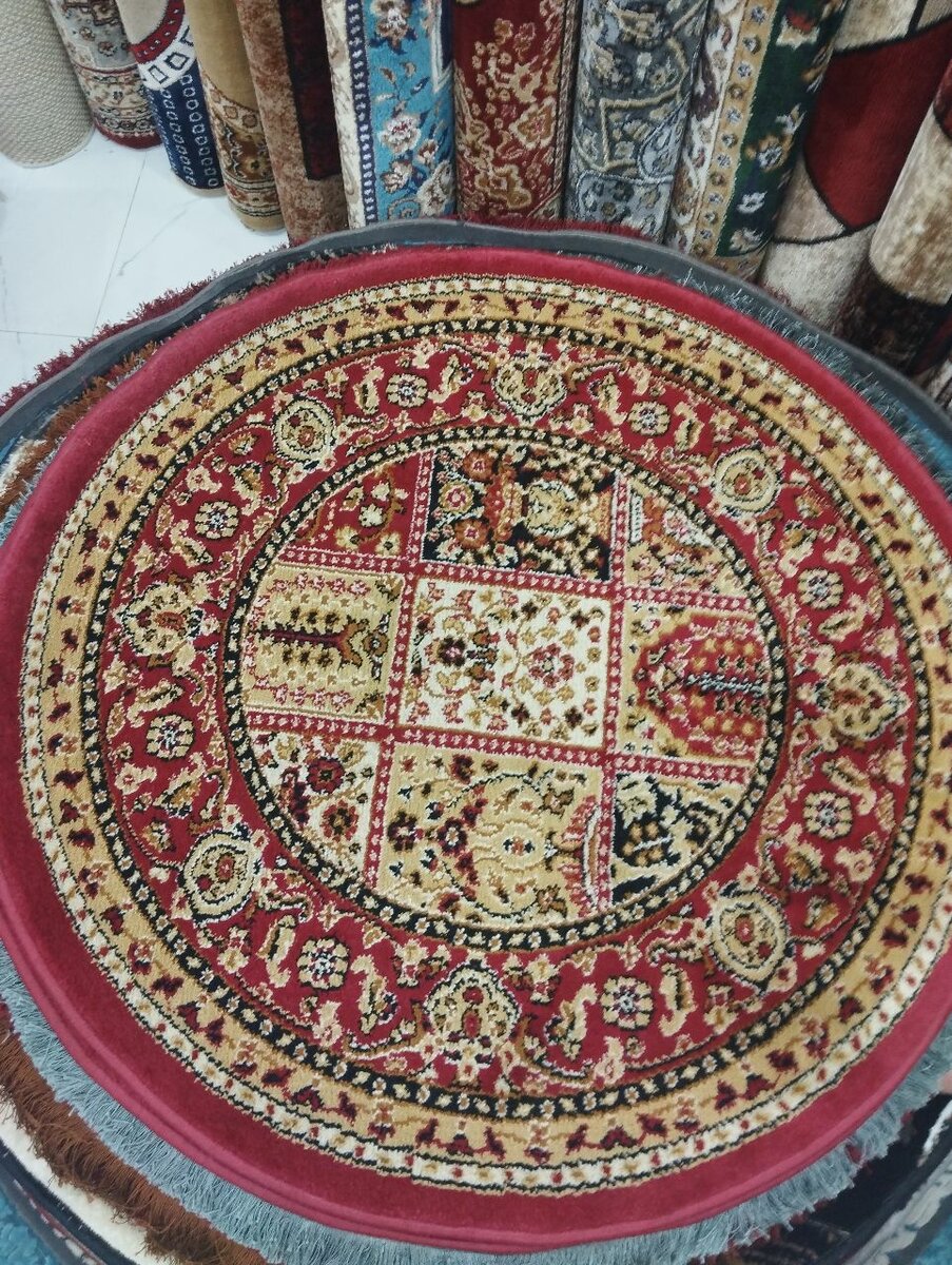Round carpet