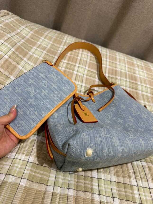 Сумка с кошельком от LV,