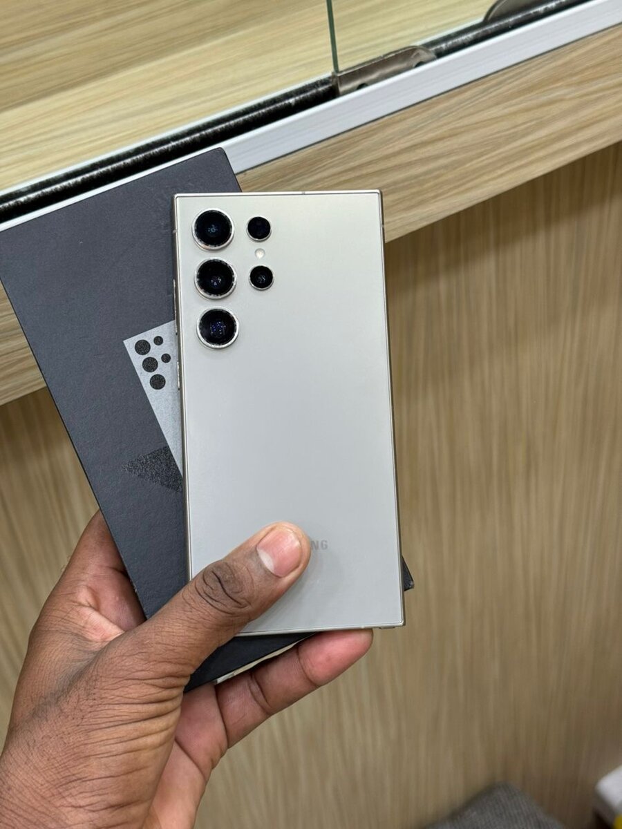 Smartphone 5G avec triple caméra