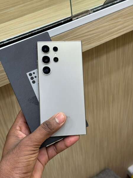 Smartphone 5G avec triple caméra