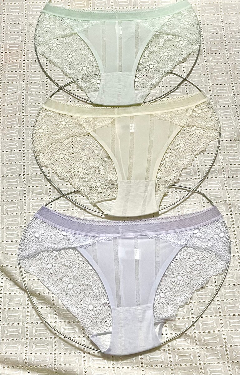 Ensemble de culottes en dentelle