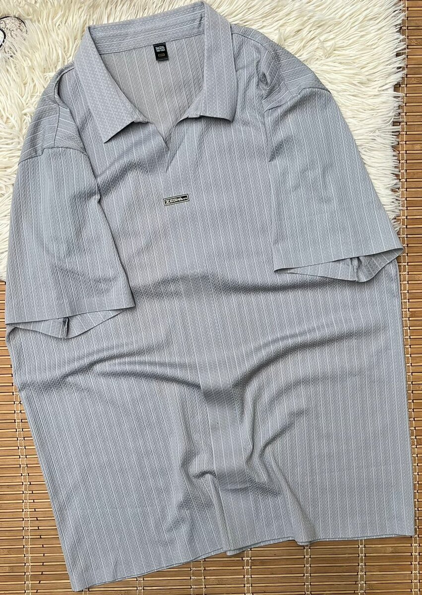 Polo gris rayé pour hommes