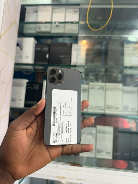 iPhone 12 pro 128 go