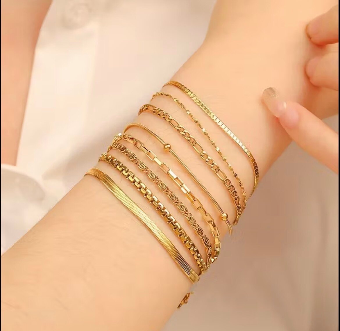 Bracelets dorés empilables