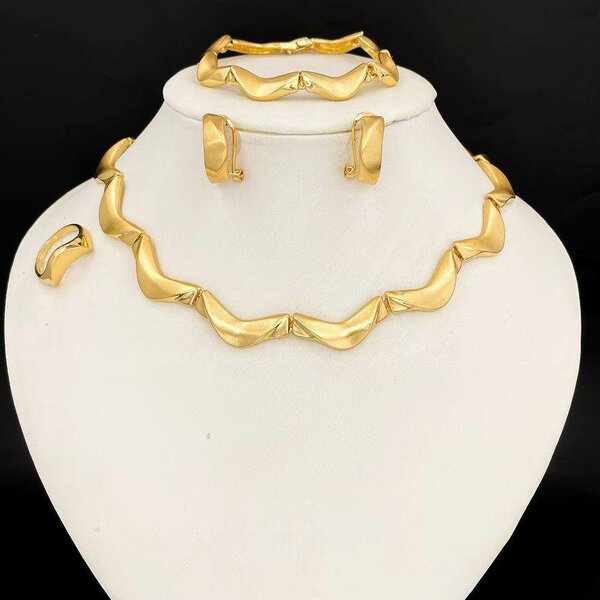 Ensemble bijoux doré élégant