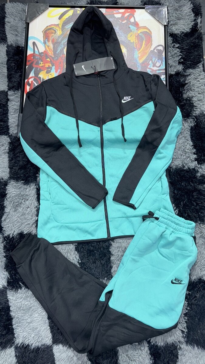 Survêtement à capuche coloré