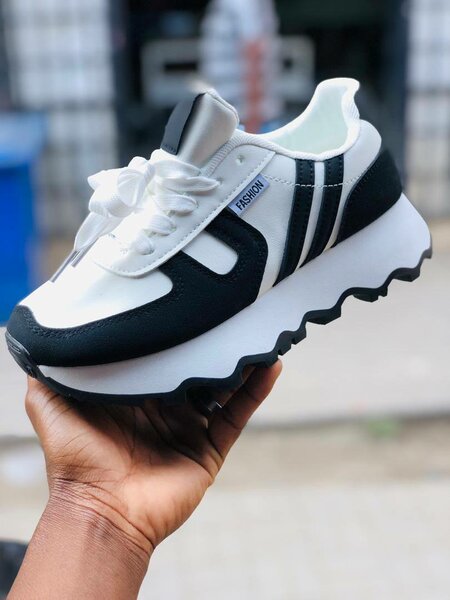 Ladies sneakers