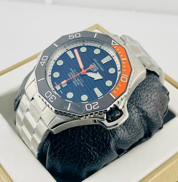 Montre de plongée élégante