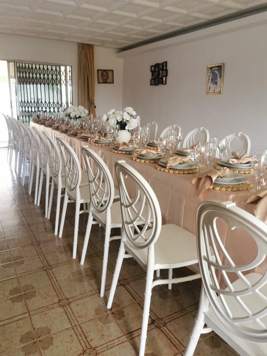 Chaises élégantes pour réceptions