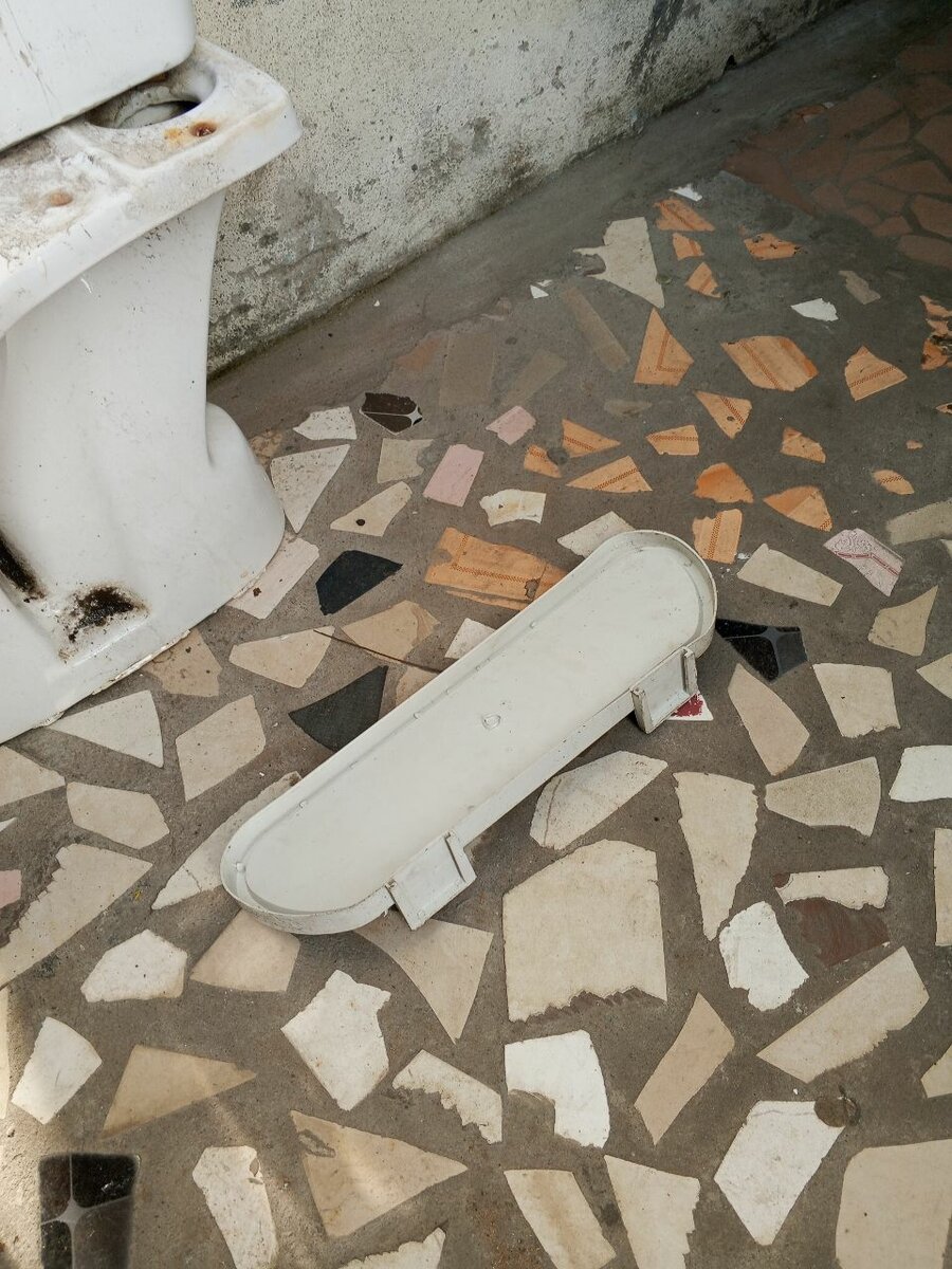 Réservoir de toilette moderne