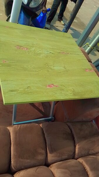 Table pliante en bois