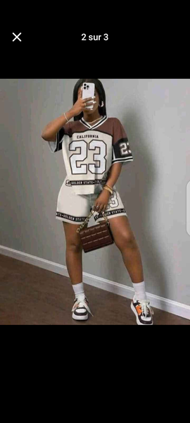 Tenue de sport décontractée femme