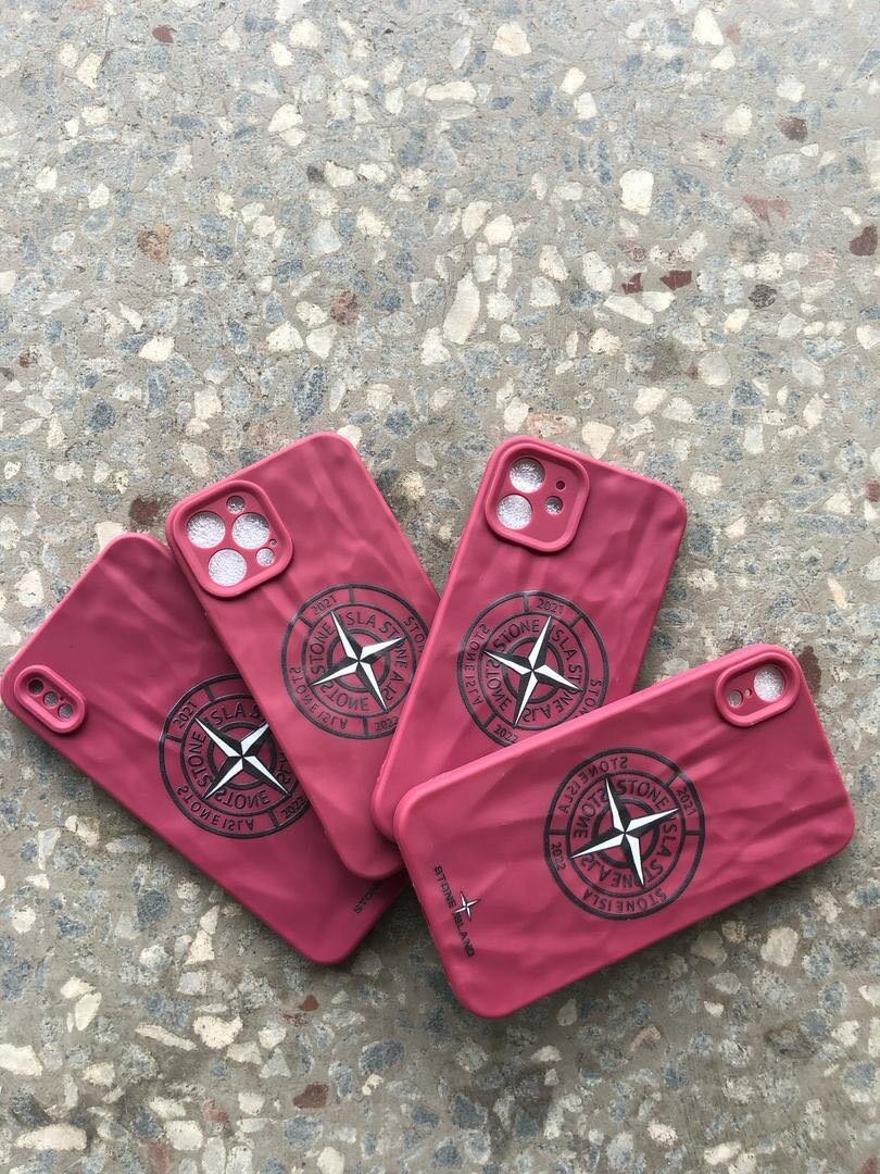 the stone island pouches