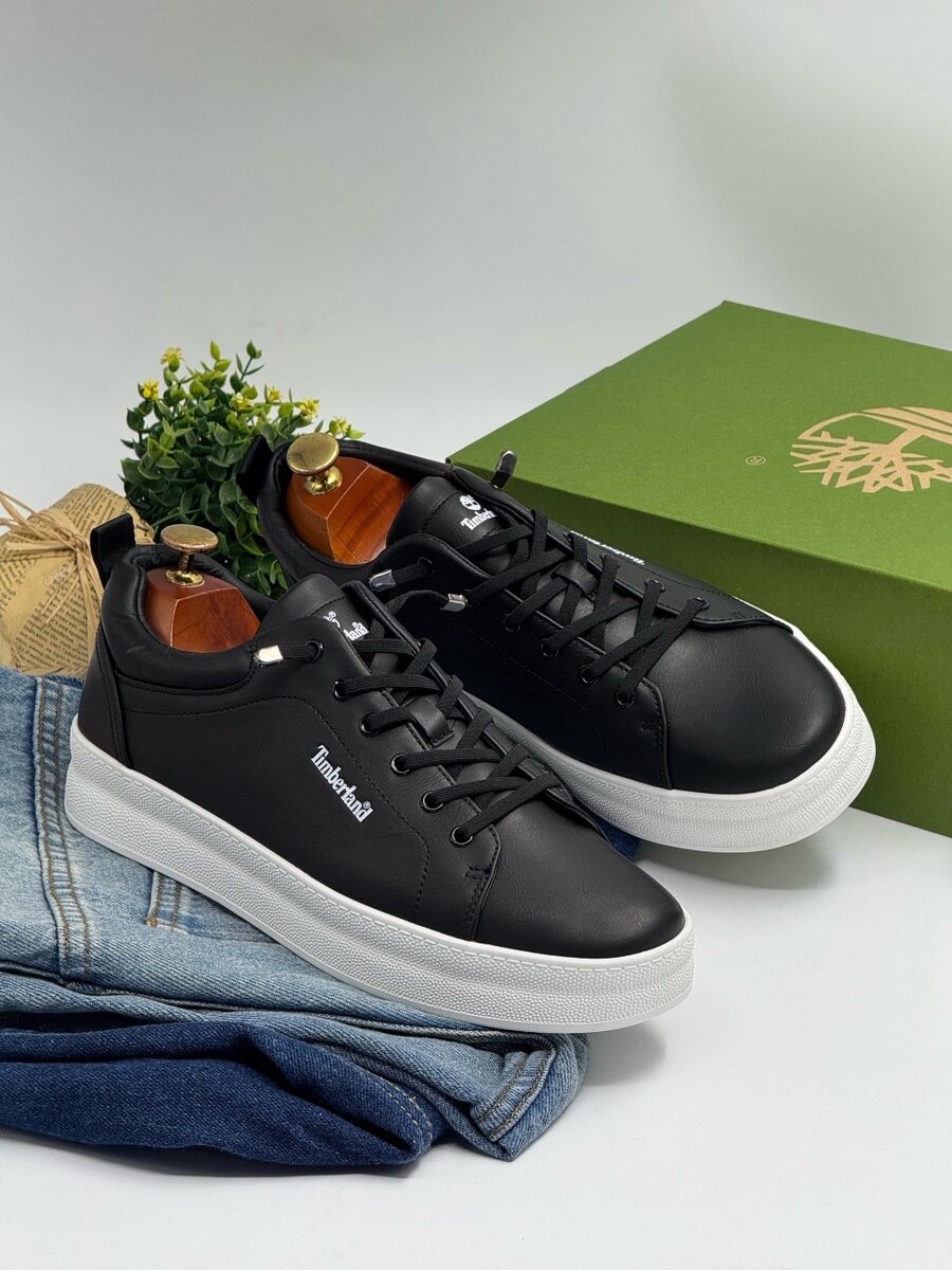 TIMBERLAND BLACK AND WHITE