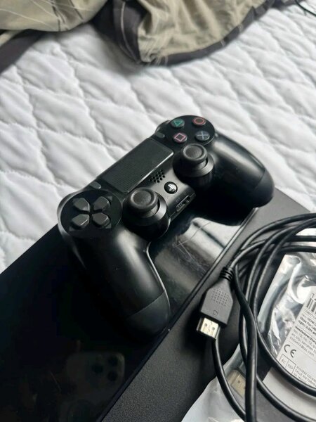 Console Sony PS4 avec Manettes