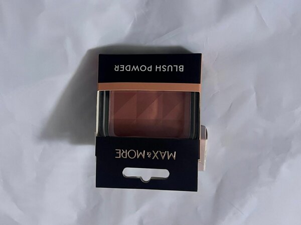Max & More Poudre Blush